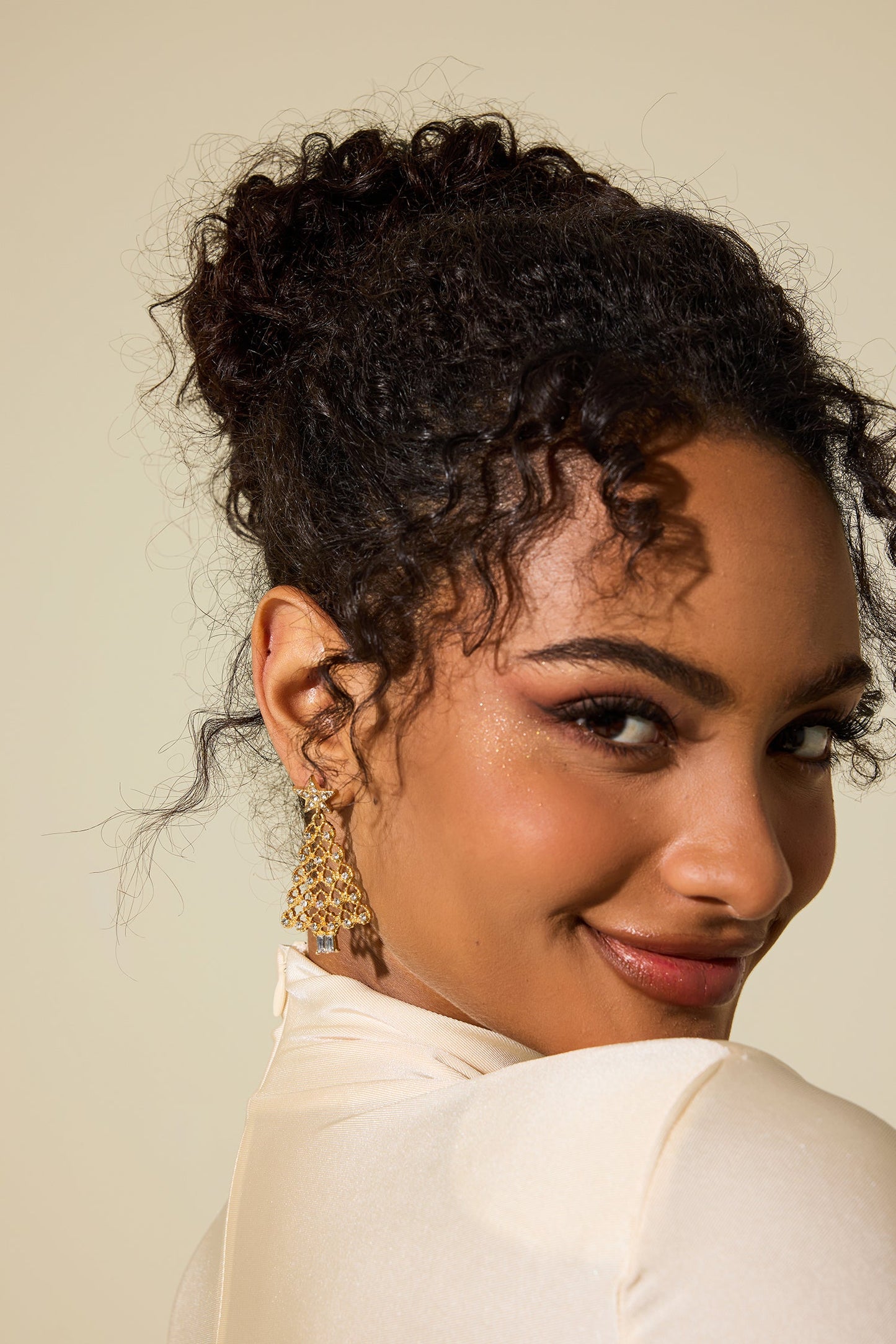 Luvik | Tekokivinen joulukuusimuotoiset korvakorut