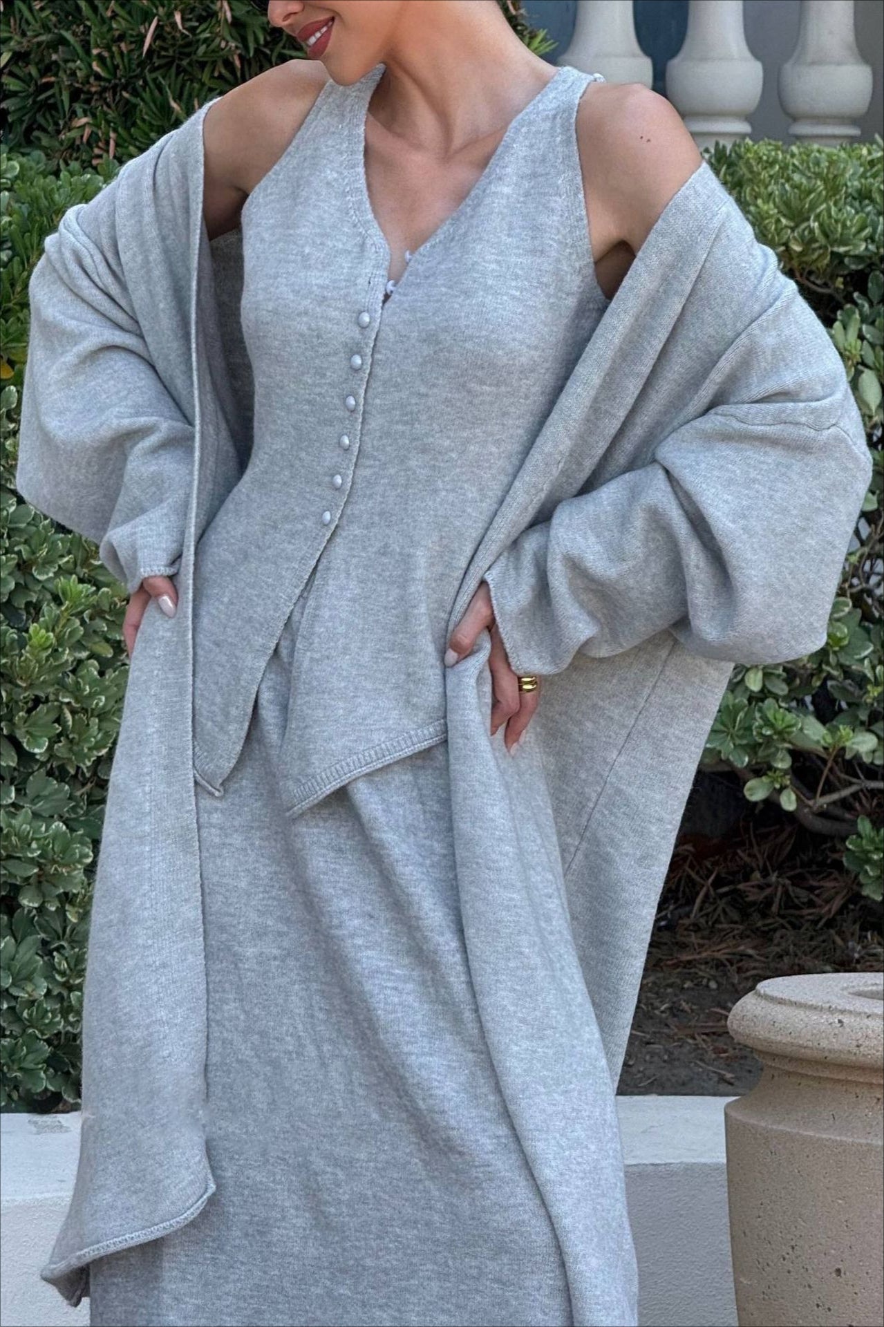 Luvik | Harmaa neuleliivi & maksihame kolmiosainen asu