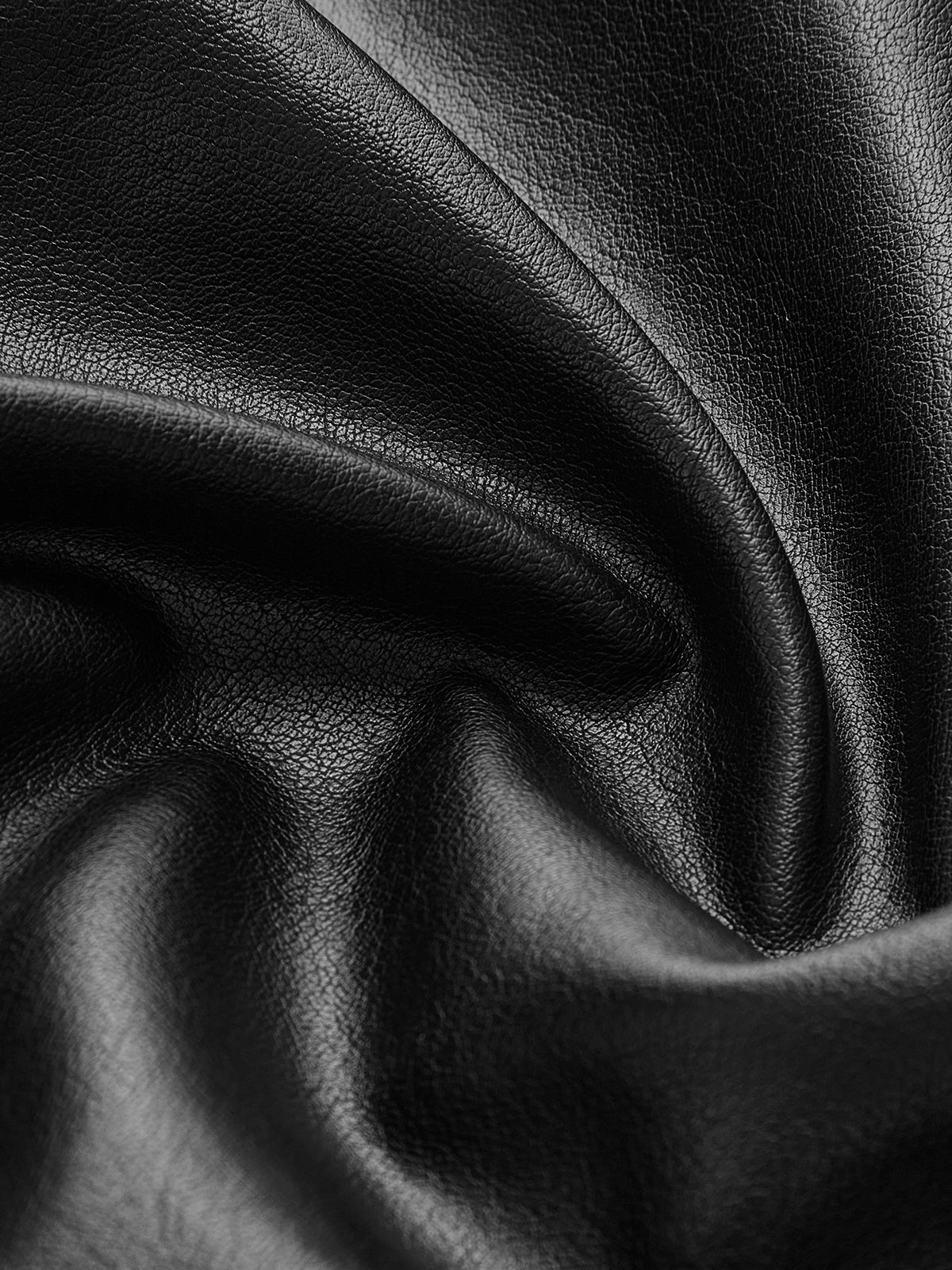 Luvik | Vyöttömästä keinonahasta valmistettu takki