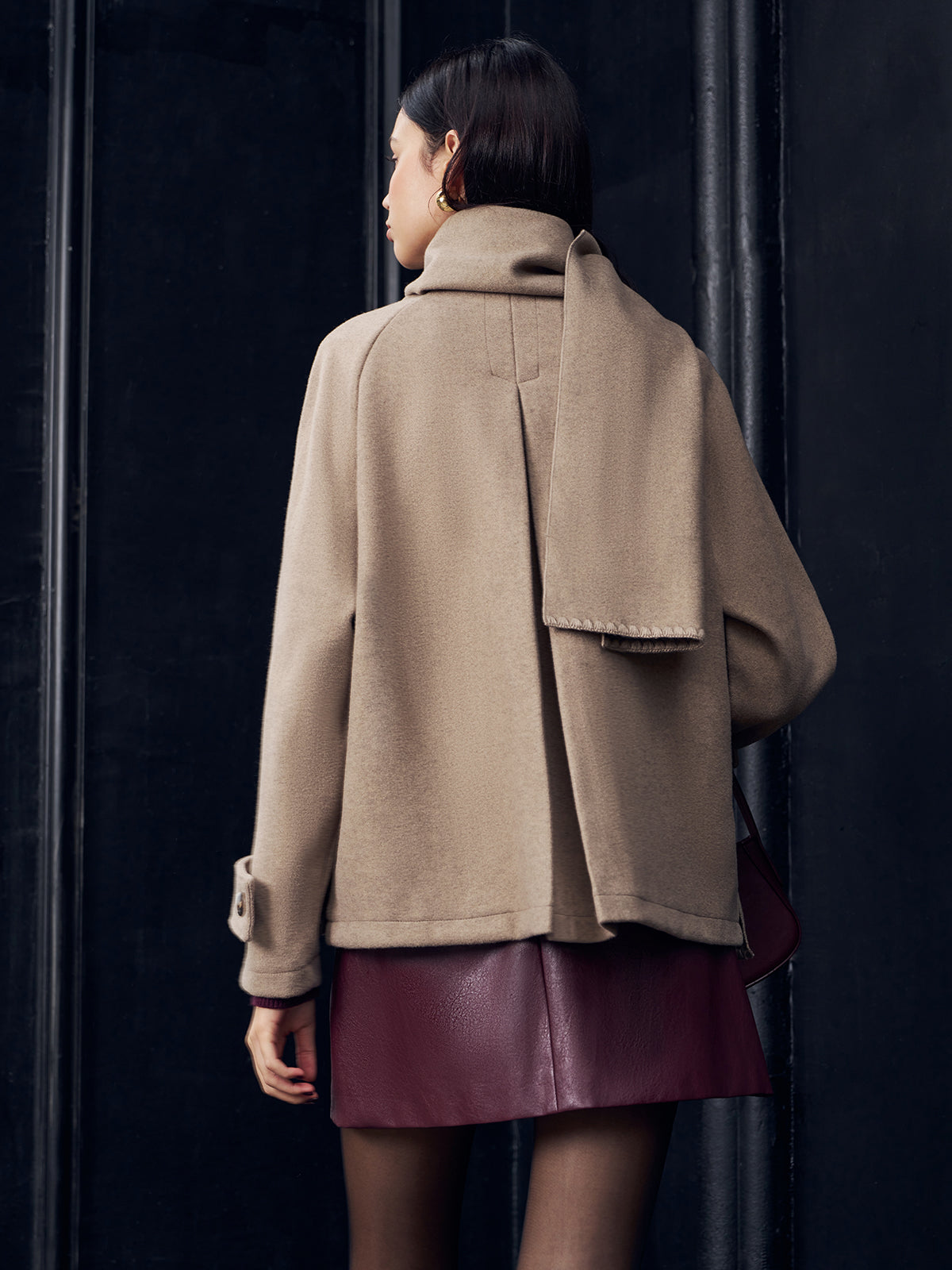 Luvik | Takki, jossa on yhteensopiva nappikaulahuivi