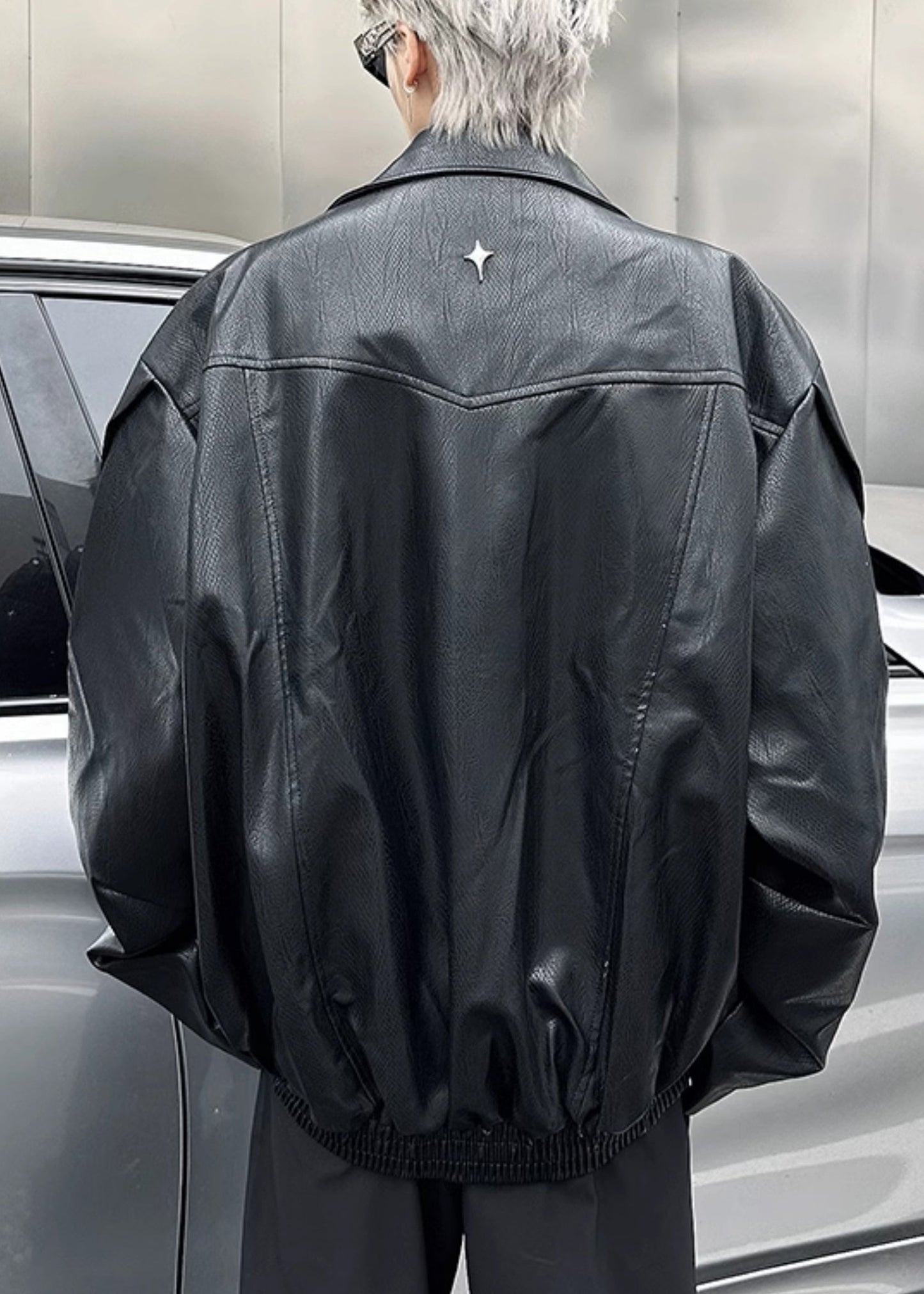 Luvik | Miesten musta keinonahkatakki, jossa on vetoketju ja Peter Pan -kaulus