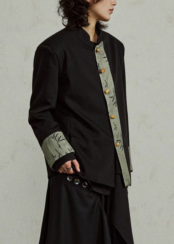 Luvik | Tyylikkäät mustat takit korkealla kauluksella nappipainatuksella