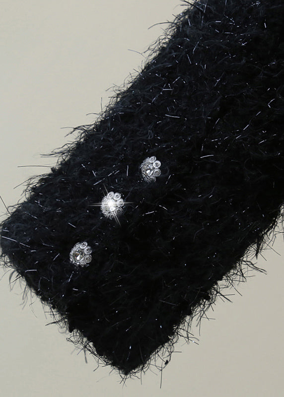 Luvik | Talvi takki, jossa on läpivärjäyksellä, taskuilla, helmillä ja niiteillä, mustalla O-kaula-aukolla