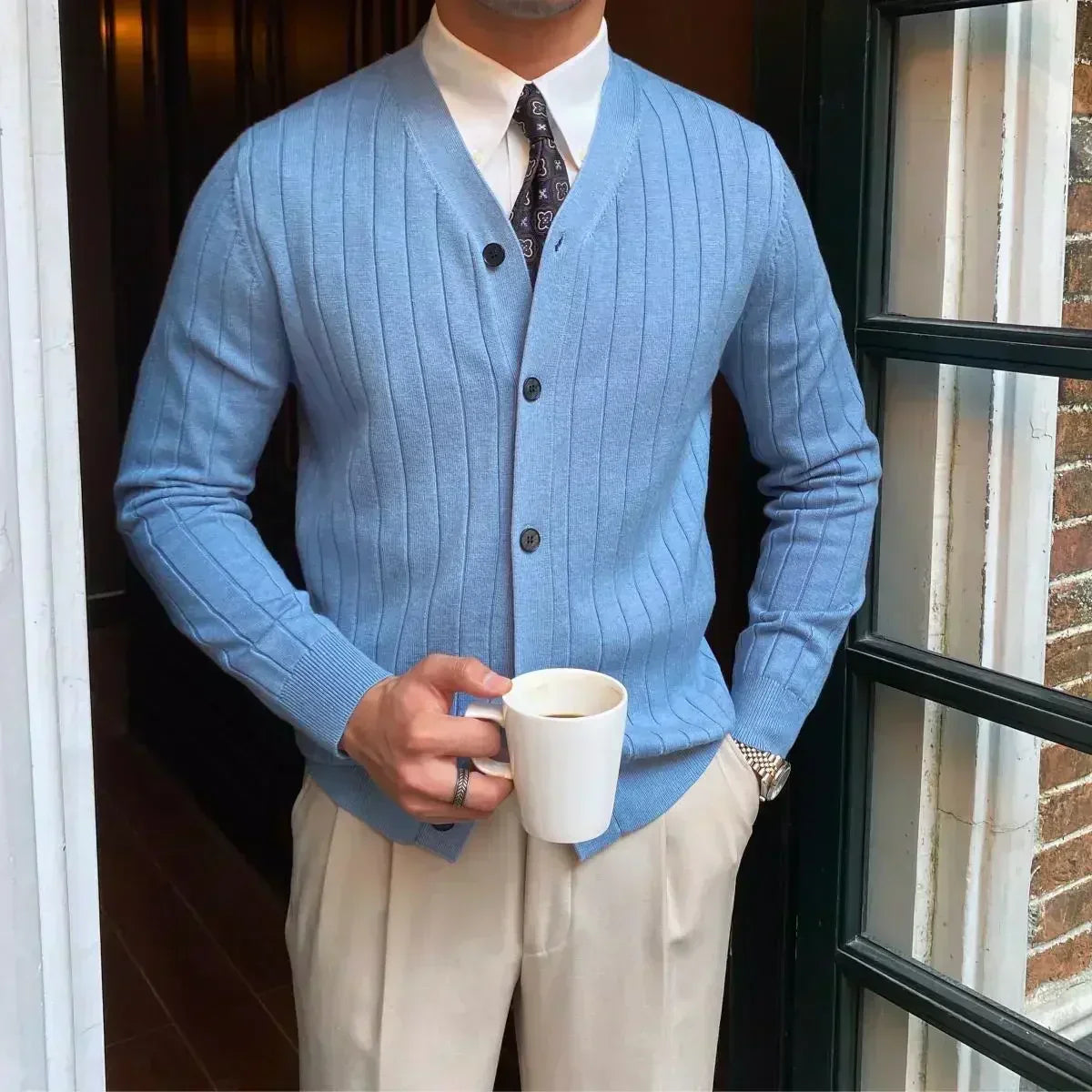 Luvik | Tyylikäs V-kaula-aukkoinen neuleliivi miehille