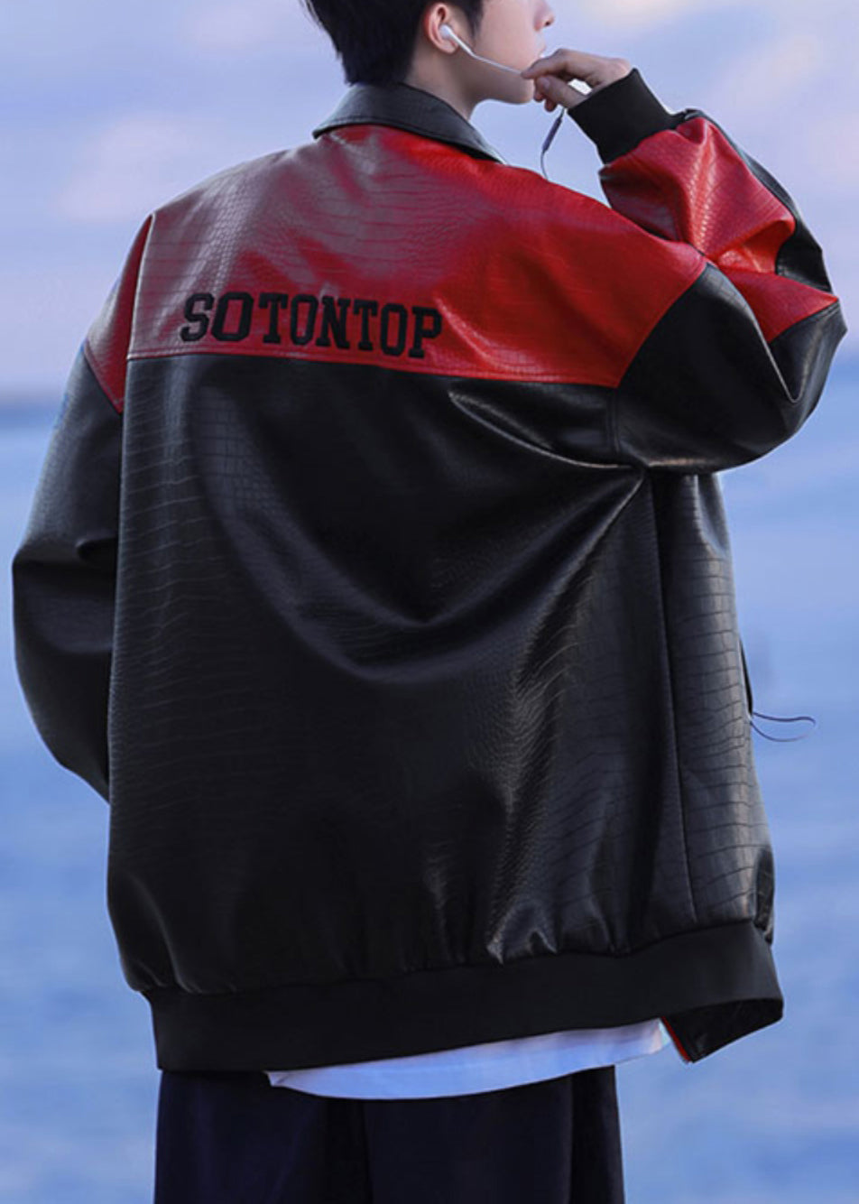 Luvik | Miesten päällystakit keinonahkasta, joissa on kirjainpainatus ja musta vetoketju