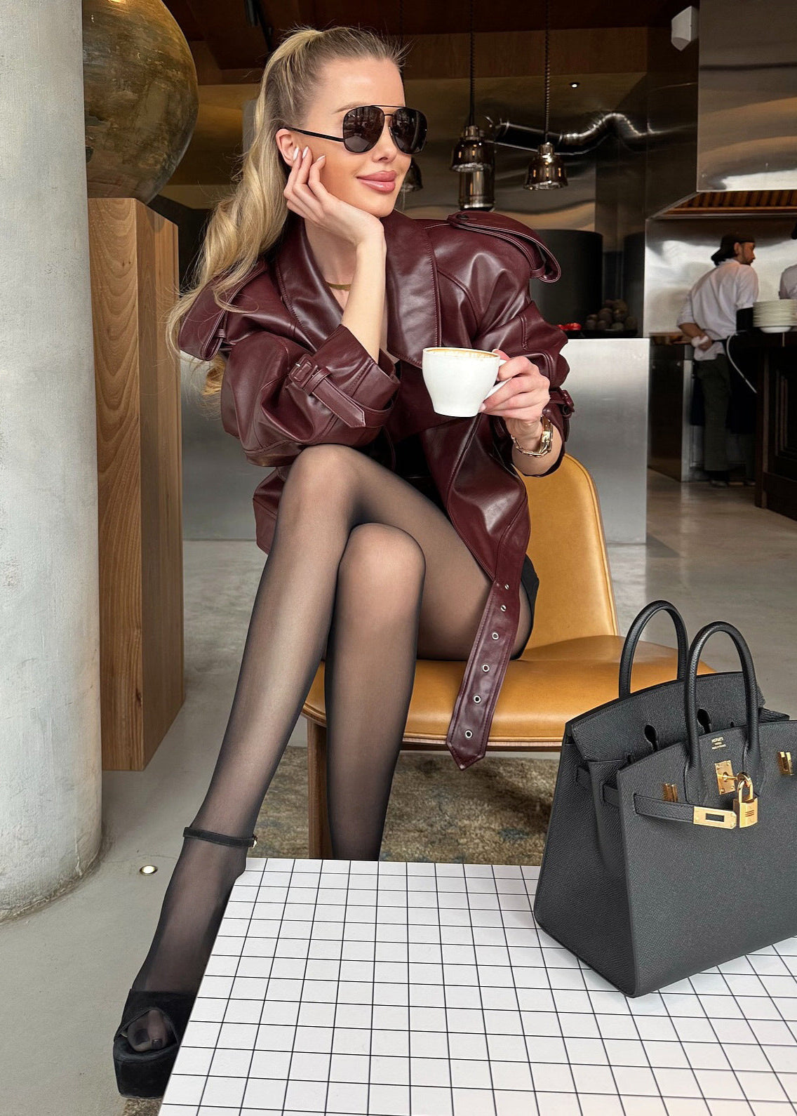 Luvik | Takki – Lyhyt Keinonahma Biker Takki Vyöllä Burgundinpunaisena