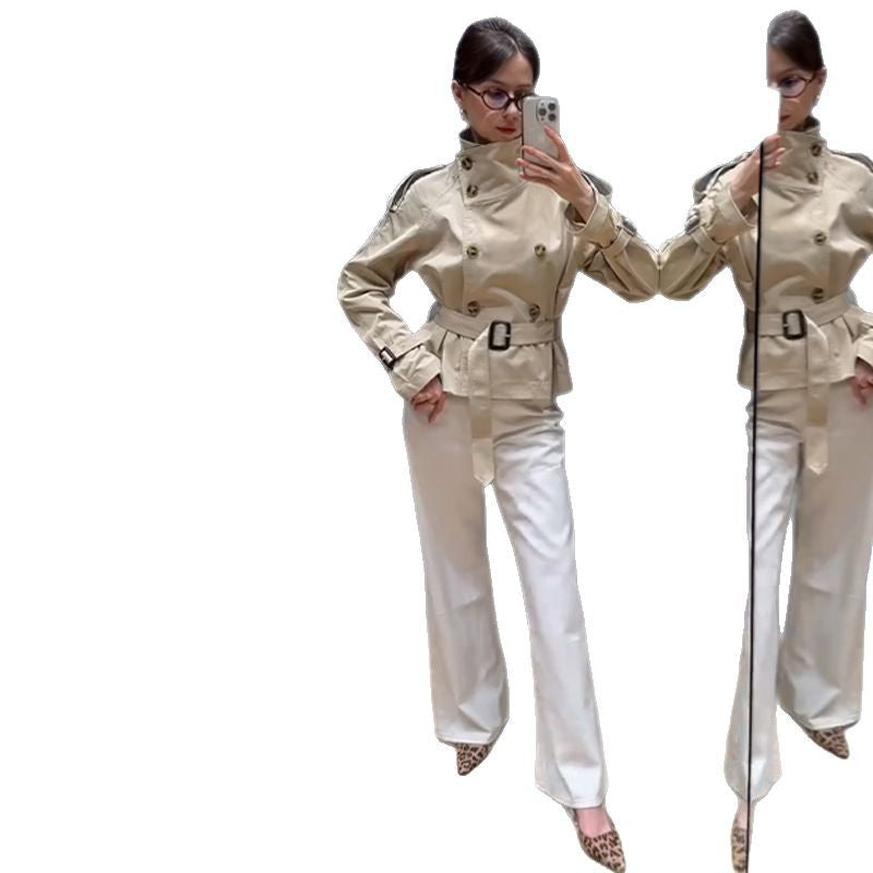 Luvik | Naisten muotitietoinen trench-takki vyöllä ja kaksinkertaisella napitusaukeamalla