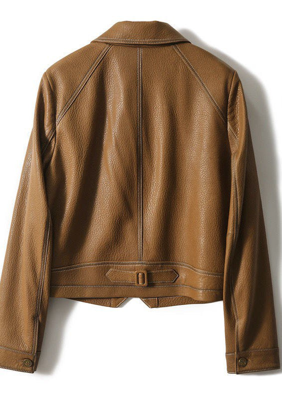 Luvik | Keinonahkatakki – Lyhyt nappilista karamellinruskea