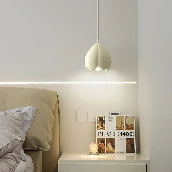 Luvikno | FlowerGlow Pendant - Elegant kremfarget pendant for varme atmosfæriske interiører