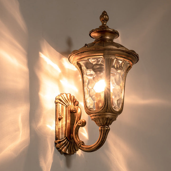 Tradisjonell europeisk vanntett aluminiums- og glassvegglampe i slottsform med 1 lys til utendørsbruk for hagen | Luvikno