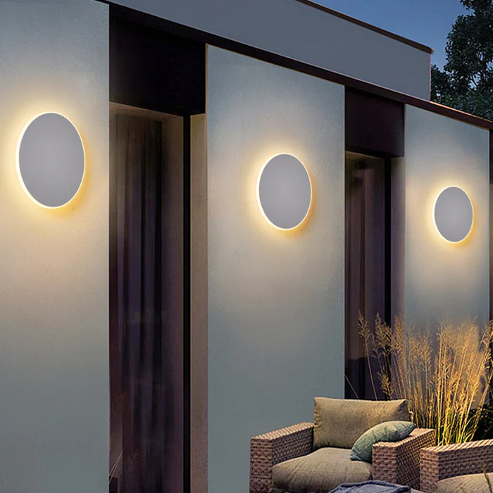 Elegant LED vegglys for utendørs bruk - Minimalistisk rund design | Luvikno