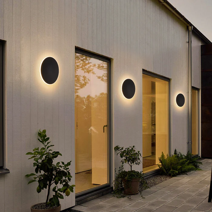 Elegant LED vegglys for utendørs bruk - Minimalistisk rund design | Luvikno