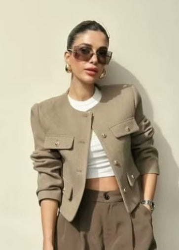 Luvik | Tweed kort jakke – Klassisk eleganse med gullknapper dekorasjoner