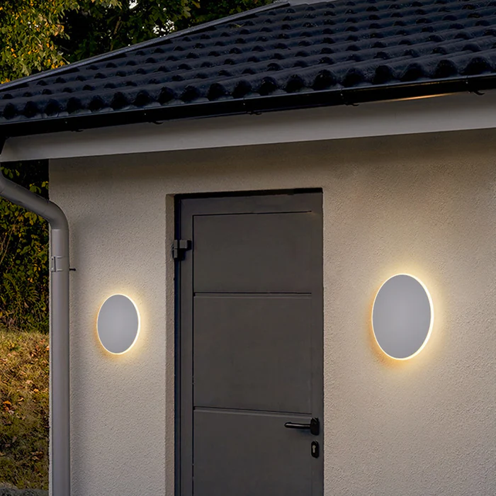 Elegant LED vegglys for utendørs bruk - Minimalistisk rund design | Luvikno