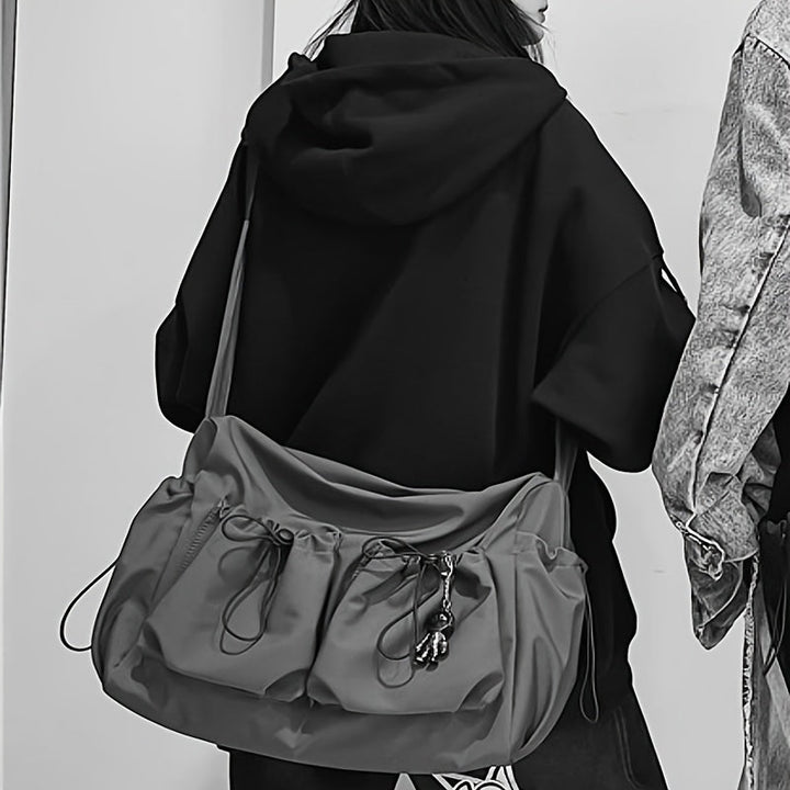 UrbanLiner Nylon Budveske – Svart Skulderbag med Glidelås for Daglig Bruk | Luvikno