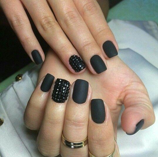 Midnight Matte Black Neglelakk | Luvikno