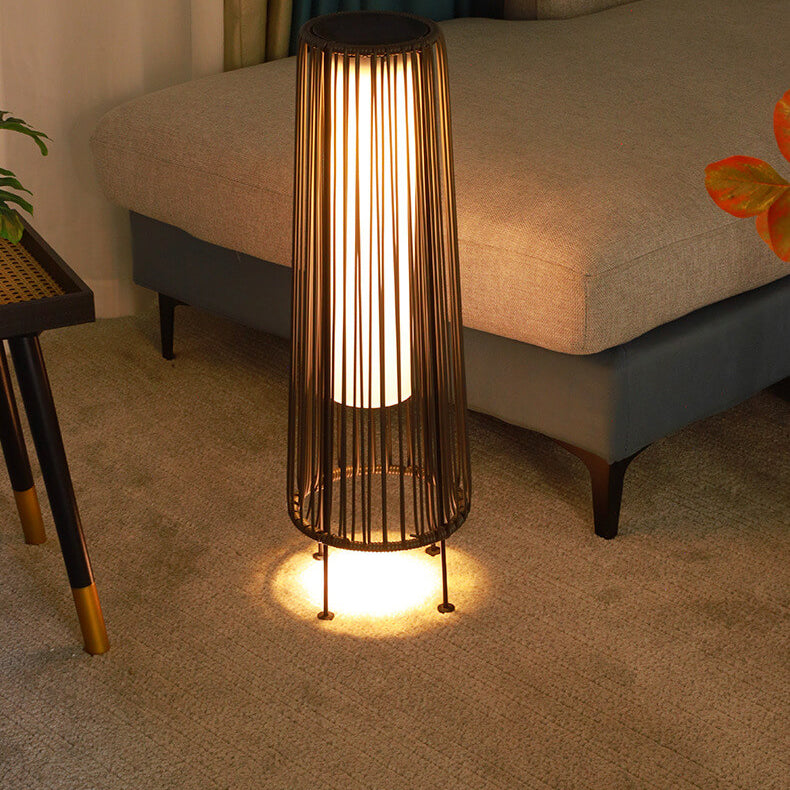 Moderne Minimalistiske Solvannavvisende Runde Vertikale Trekkstrippe Jern Rattan LED Stående Gulvlampe For Utendørs Patio | Luvikno