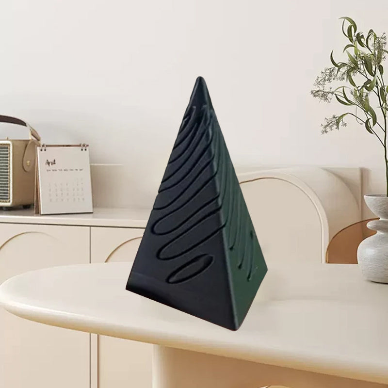 Umulig pyramide passasje skulptur | Luvikno