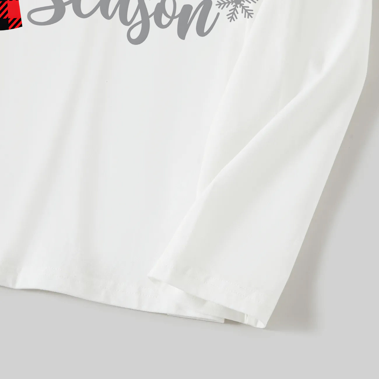 Luvik | Joulukausi "Jeesus on syy kauteen" kirjaimellinen painatus kuvioitu valkoinen pitkähihainen paita valkoisilla & punaisilla & vihreillä ruudullisilla housuilla perheelle sopivat pyjamat