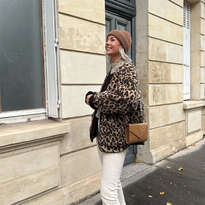 Luvik | Leopardmønstret Jakke for Kvinner