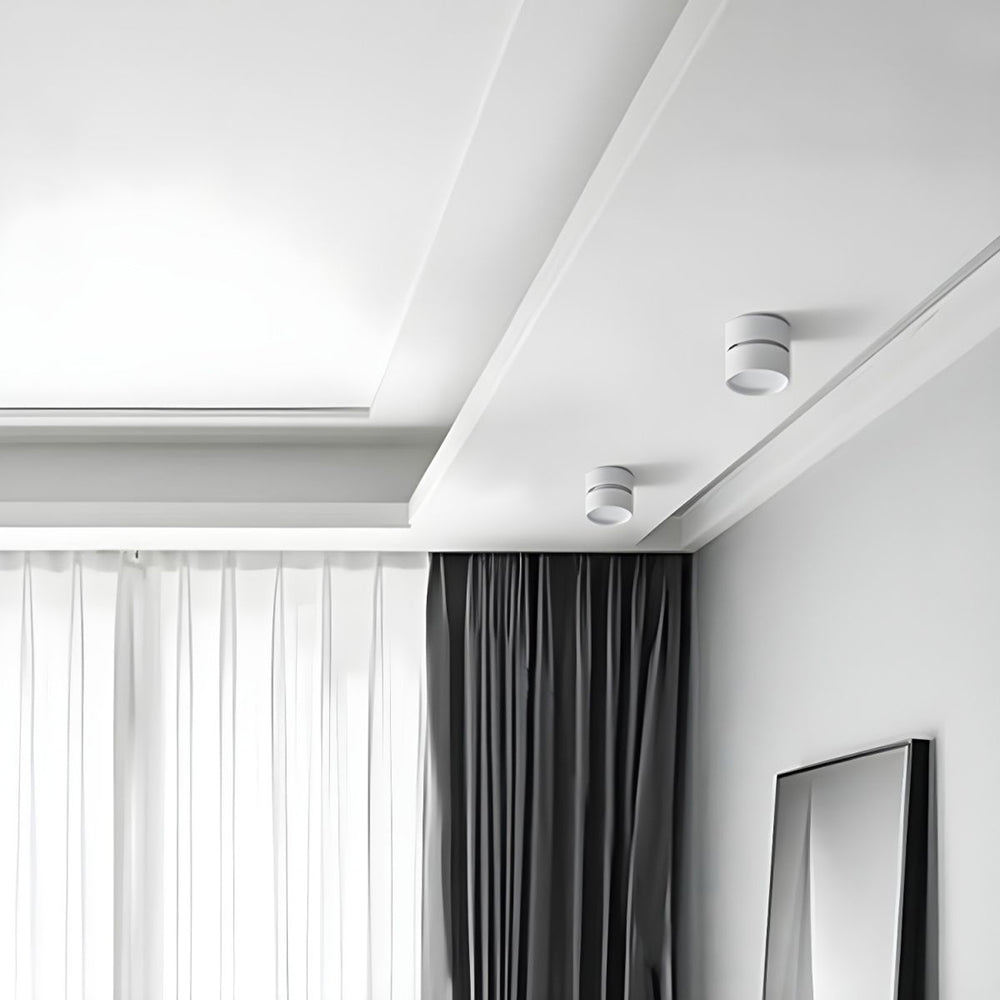 LED taklampe med justerbart spotlight-hode Luvikno
