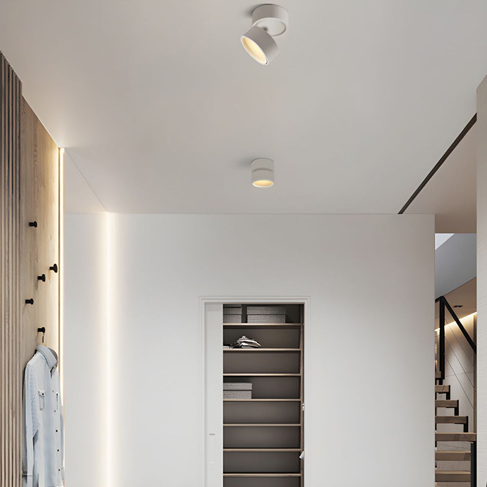 LED taklampe med justerbart spotlight-hode Luvikno