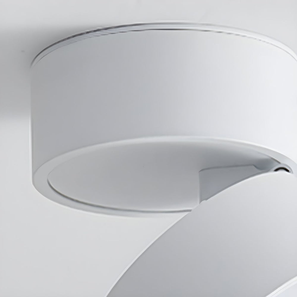 LED taklampe med justerbart spotlight-hode Luvikno