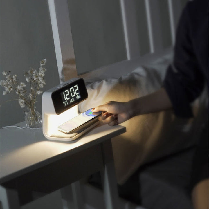 3-i-1 Nattbordlampe Lader Klokke | Luvikno
