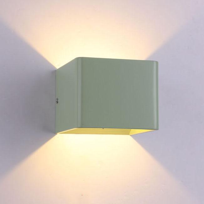 Luvikno | LuminSquare - Quadrat Mini Vegglampe laget av Aluminium