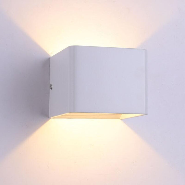 Luvikno | LuminSquare - Quadrat Mini Vegglampe laget av Aluminium