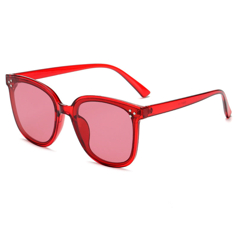 Dame solbrille i elegant design med høykvalitets UV-beskyttelseslinser Luvikno