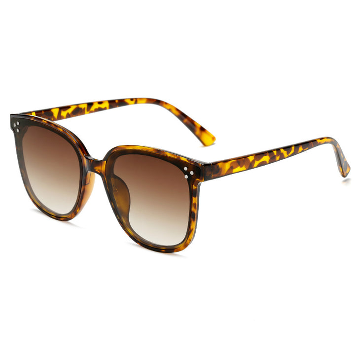 Dame solbrille i elegant design med høykvalitets UV-beskyttelseslinser Luvikno