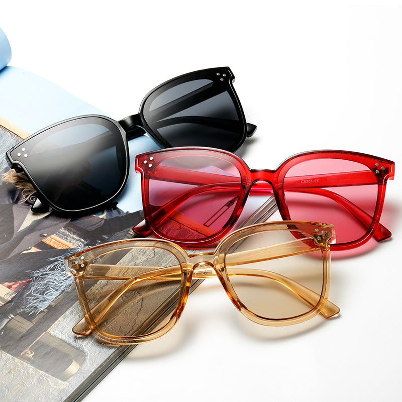 Dame solbrille i elegant design med høykvalitets UV-beskyttelseslinser Luvikno