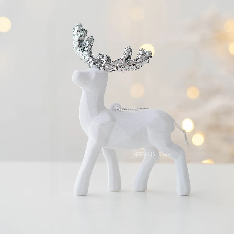 Luvikno | Sprudlende Hjort Ornament – Luksus Juledekorasjon for en Festlig Atmosfære