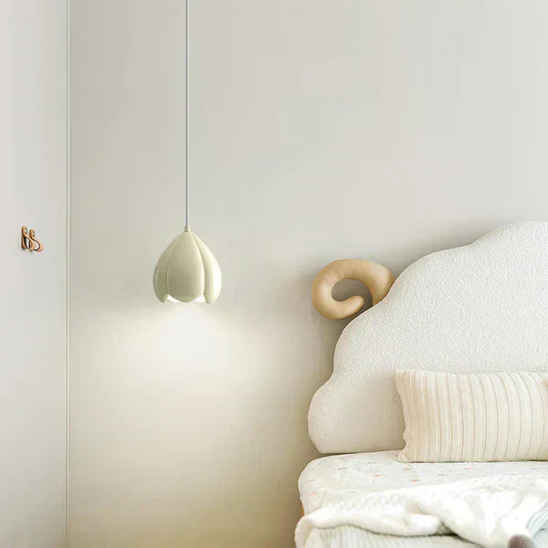 Luvikno | FlowerGlow Pendant - Elegant kremfarget pendant for varme atmosfæriske interiører