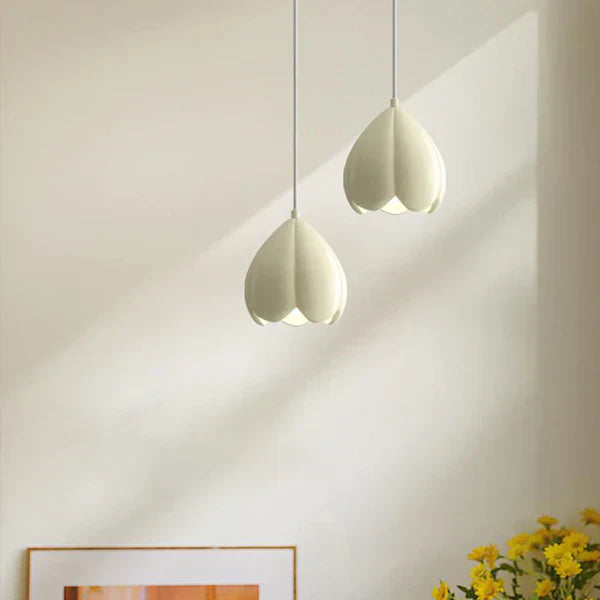 Luvikno | FlowerGlow Pendant - Elegant kremfarget pendant for varme atmosfæriske interiører