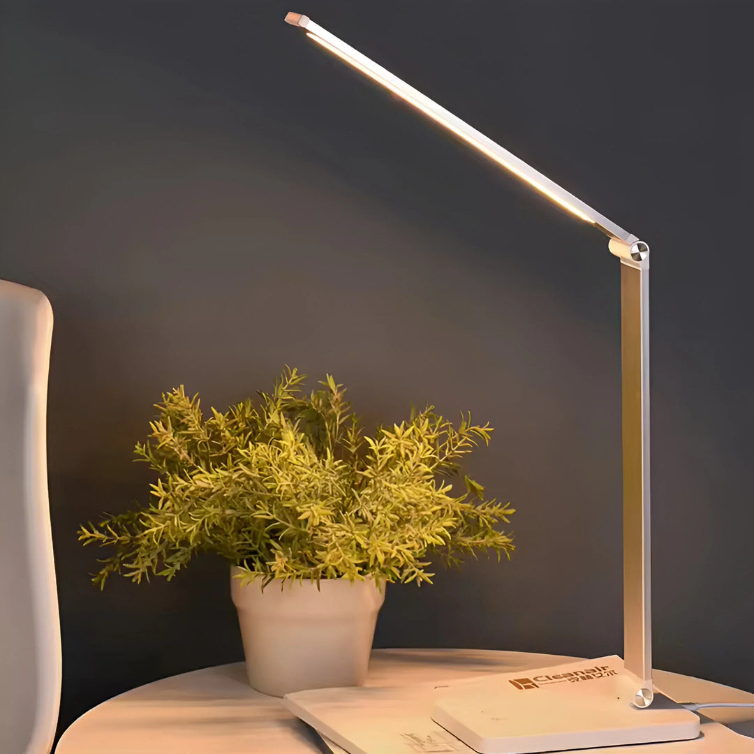 LumaFold – sammenleggbar LED bordlampe med berøringsdemping