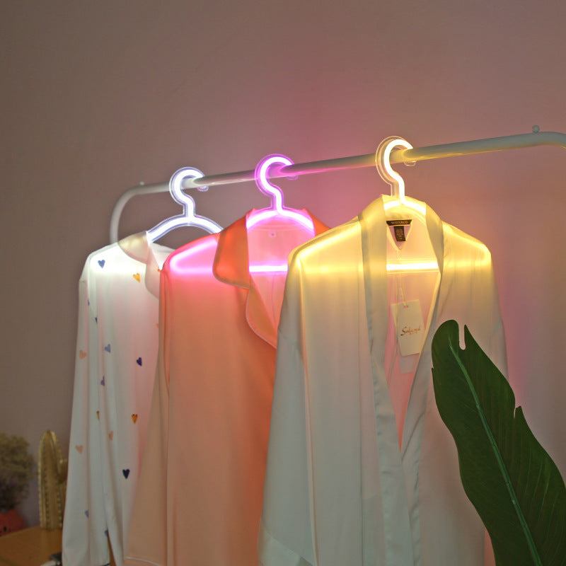Luvikno | LightHanger LED Kleshenger – Oppladbar Belyst Henger med Luksuriøs Neonlys