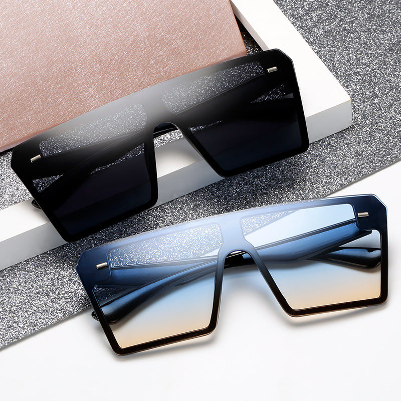 Dame Oversized solbriller i futuristisk design Luvikno