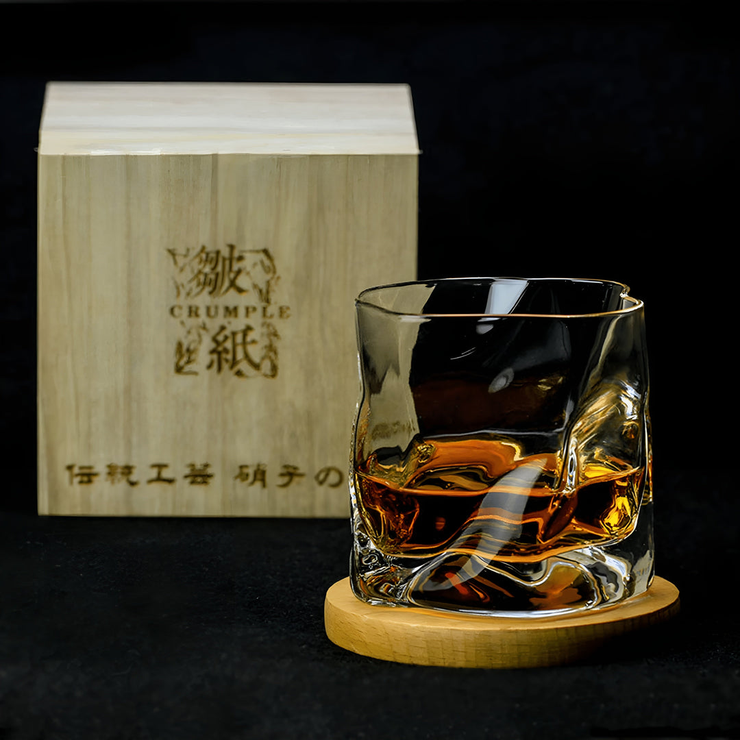 Whiskeyglass i Edo Kiriko stil – Håndskåret med unik krøll design | Luvikno