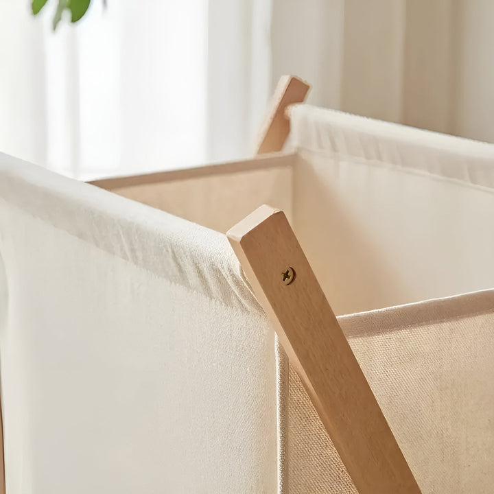 Brettbar kleskurv laget av tre – Robust tresdesign | Dekorativ og funksjonell | Luvikno