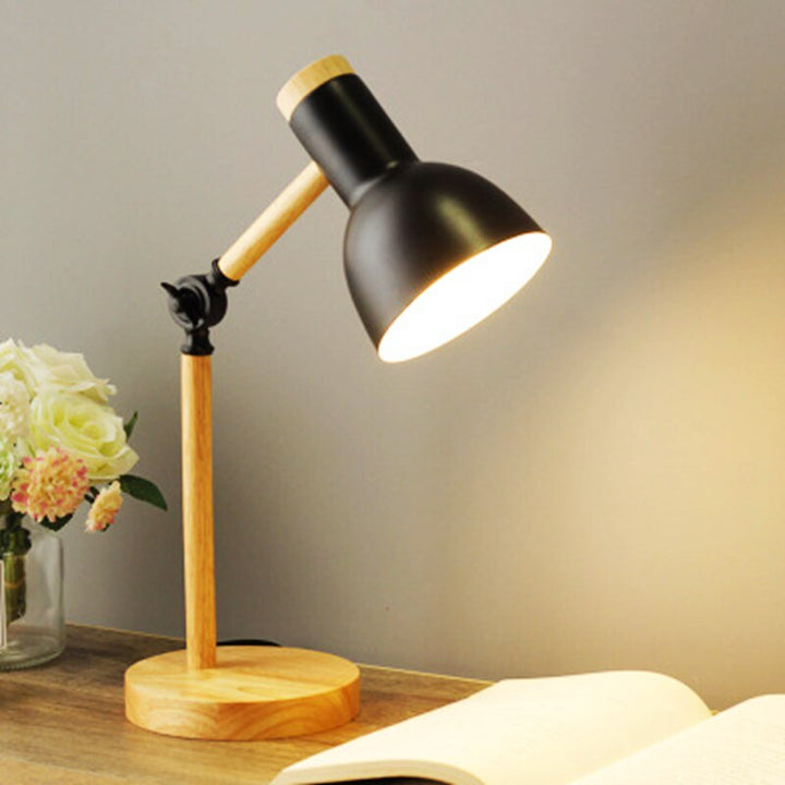 Luvikno | Nordisk Tre LED Skrivebordslampe