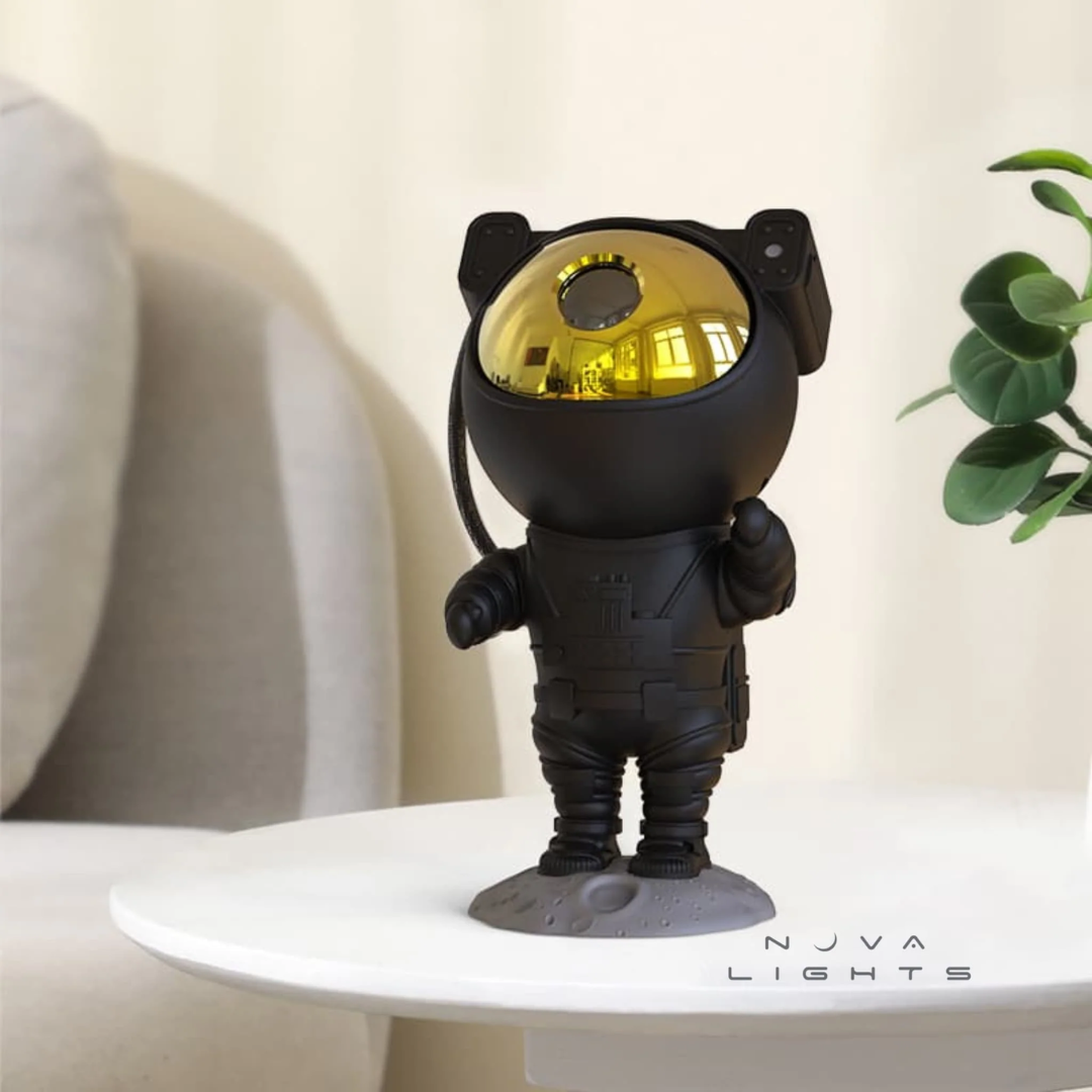Astronaut Romlys Nattlys Luvikno