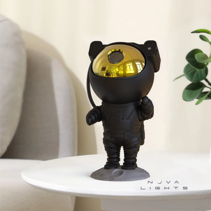 Astronaut Romlys Nattlys Luvikno