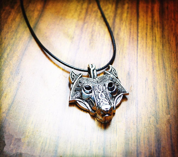 Norse Wolf Head Halskjede - Gratis Frakt! | Luvikno