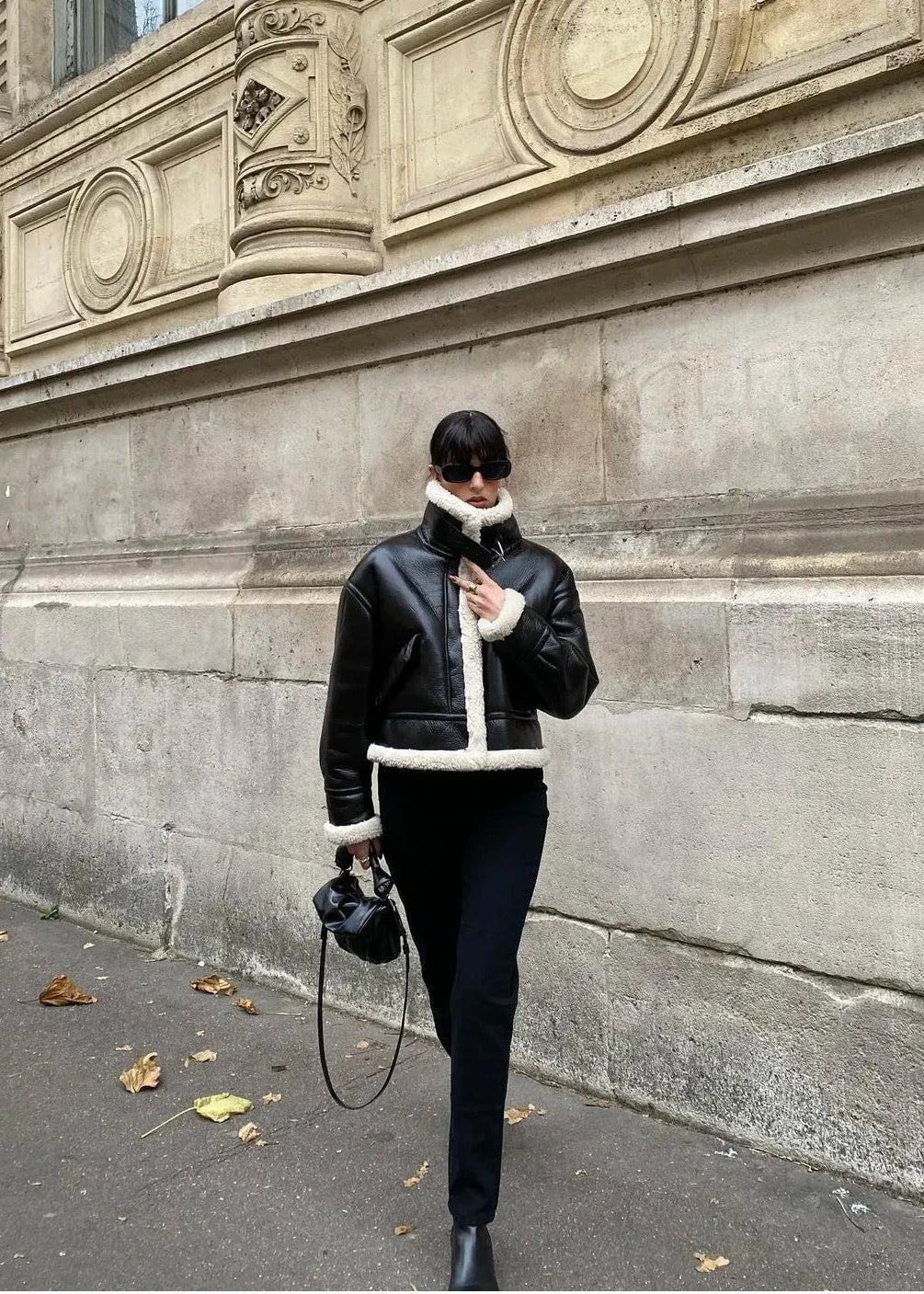 Luvik | Musta keinonahkatakki - Eurooppalainen tyyli