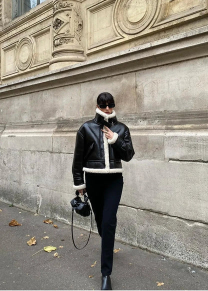 Luvik | Musta keinonahkatakki - Eurooppalainen tyyli