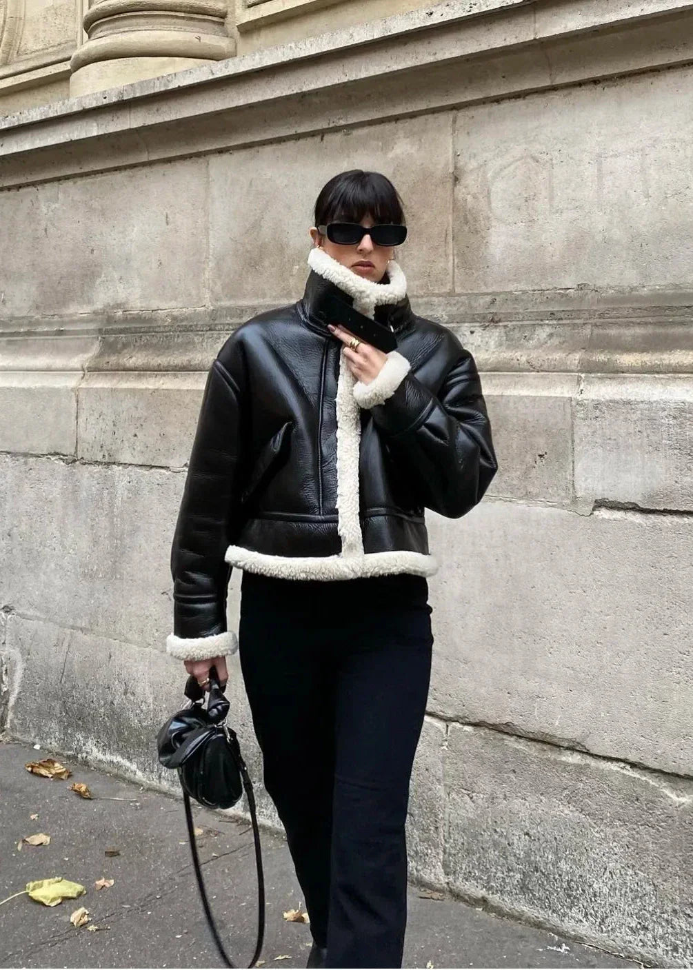 Luvik | Musta keinonahkatakki - Eurooppalainen tyyli