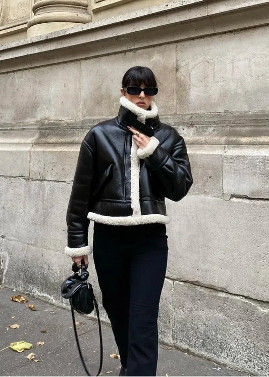 Luvik | Musta keinonahkatakki - Eurooppalainen tyyli