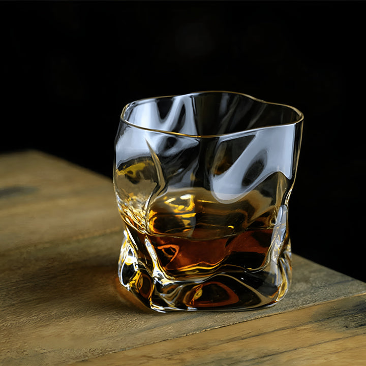 Whiskeyglass i Edo Kiriko stil – Håndskåret med unik krøll design | Luvikno
